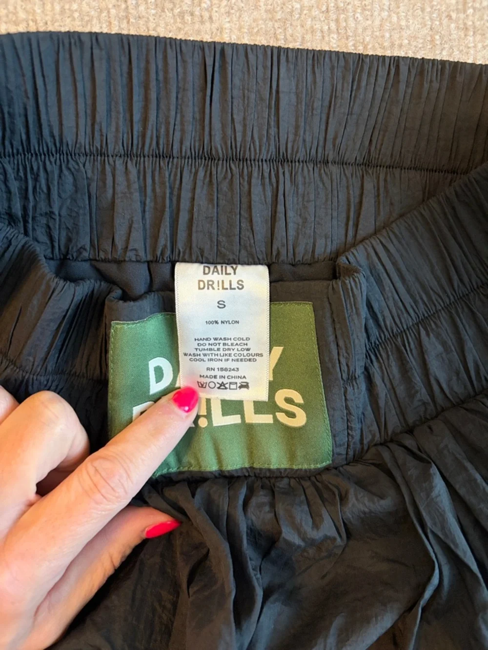 Daily Drills Black Bubble Skirt Sz S with Logo Waistband - Picture 6 of 6